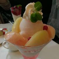 桃のパフェ