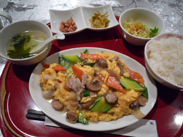 日替わり　　キュウリ、玉子と豚肉炒め定食