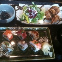 オリジナルロールすしと地鶏の竜田揚げランチ