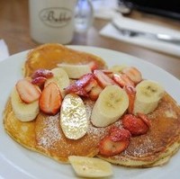 苺とバナナのパンケーキ