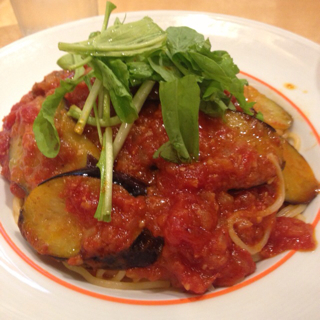 ナスとピリ辛チョリソーのトマトソースパスタ