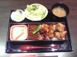 お昼の鶏陣弁当