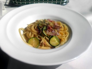 生ハムとチェリートマトのペペロンチーノ