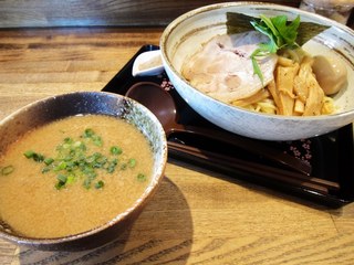 つけ麺　豚骨醤油