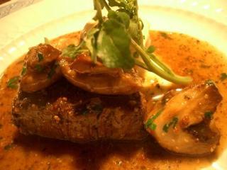 牛フィレ肉のポワレ