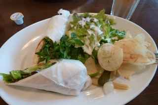 サーモン＆アボカドのＬ．Ａラップサンド