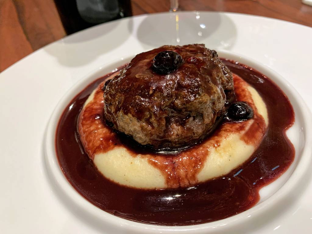 馬肉のステークアッシェ　赤ワインとカシスのソース