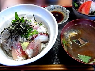 地魚ちらし丼