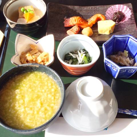 ご飯とお粥さんのどちらか選べます。