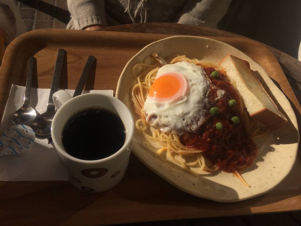 パスタセット　ミートソース目玉焼き付き