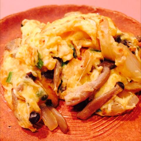 スペイン風卵炒め（しめじと玉ねぎ）