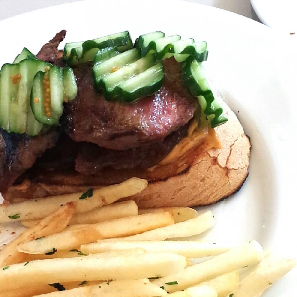 ＭＩＳＯステーキのオープンサンドイッチ