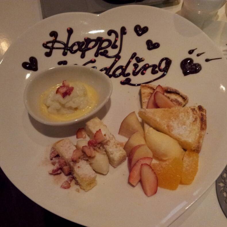 サプライズのデザートプレート