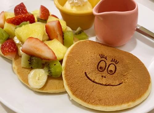 フルーツたっぷりパンケーキ