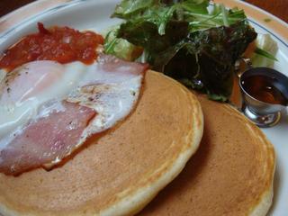 ベーコンエッグ＆パンケーキ