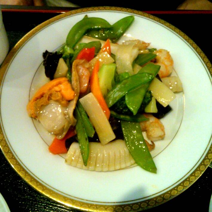 海鮮三種と季節野菜の塩炒め