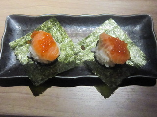 サーモンといくらの手巻き寿司