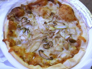 八丁味噌と茸のピッツァ