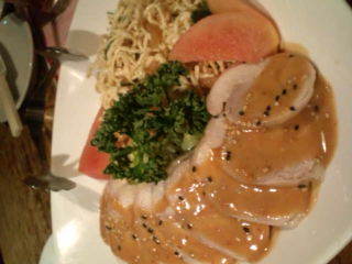 蒸し鶏の胡麻ダレソース