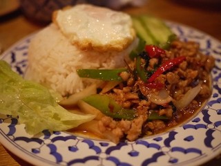 バジル炒め卵焼のせご飯