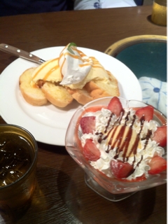 フローズンストロベリーパフェ