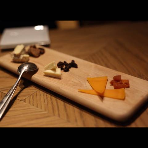 チーズとドライフルーツの盛り合わせ