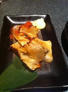 魚屋さんのエイヒレ炙り焼き