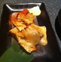 魚屋さんのエイヒレ炙り焼き