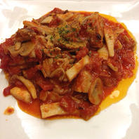 鶏ときのこのトマト煮込み