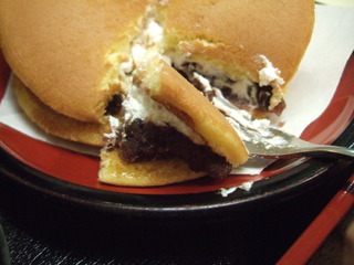 抹茶と生クリーム入りどら焼き