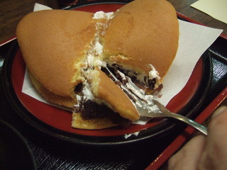 抹茶と生クリーム入りどら焼き