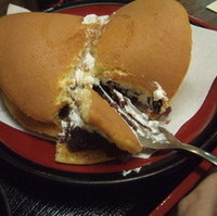 抹茶と生クリーム入りどら焼き