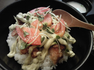 唐揚げアボカド丼