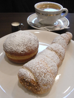 コルネ・プラリネ