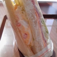 プリプリエビ＆ハムチーズサンド