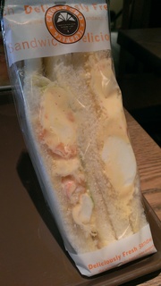 プリプリエビ＆タマゴサンド