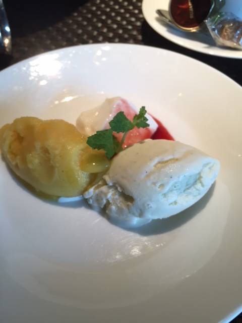 アイスとシャーペットの盛り合わせ