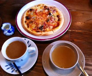 達磨ブレンドとピザ