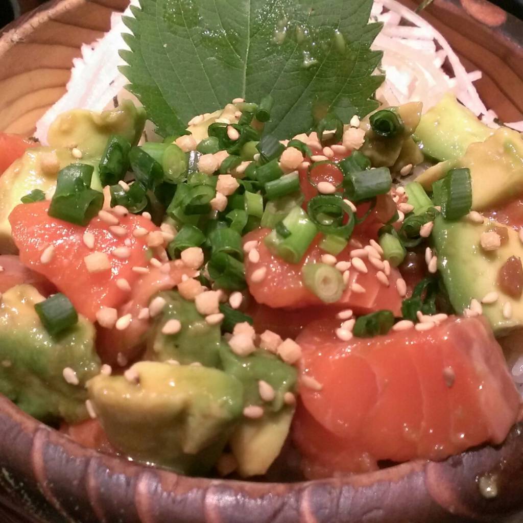 アボカドサーモン丼ランチ