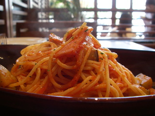 なすとベーコンのトマトソースのパスタ