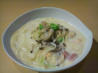 魚介とキノコのＭＩＸホワイトスープスパゲッティ