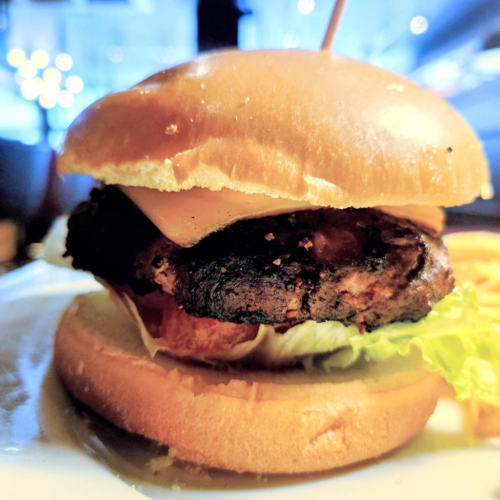 フライデーズ　チーズバーガー