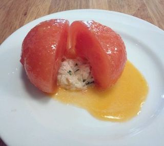 トマトのファルシーサラダ