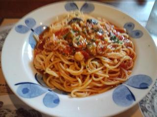 やりいかと彩り野菜のトマトパスタ