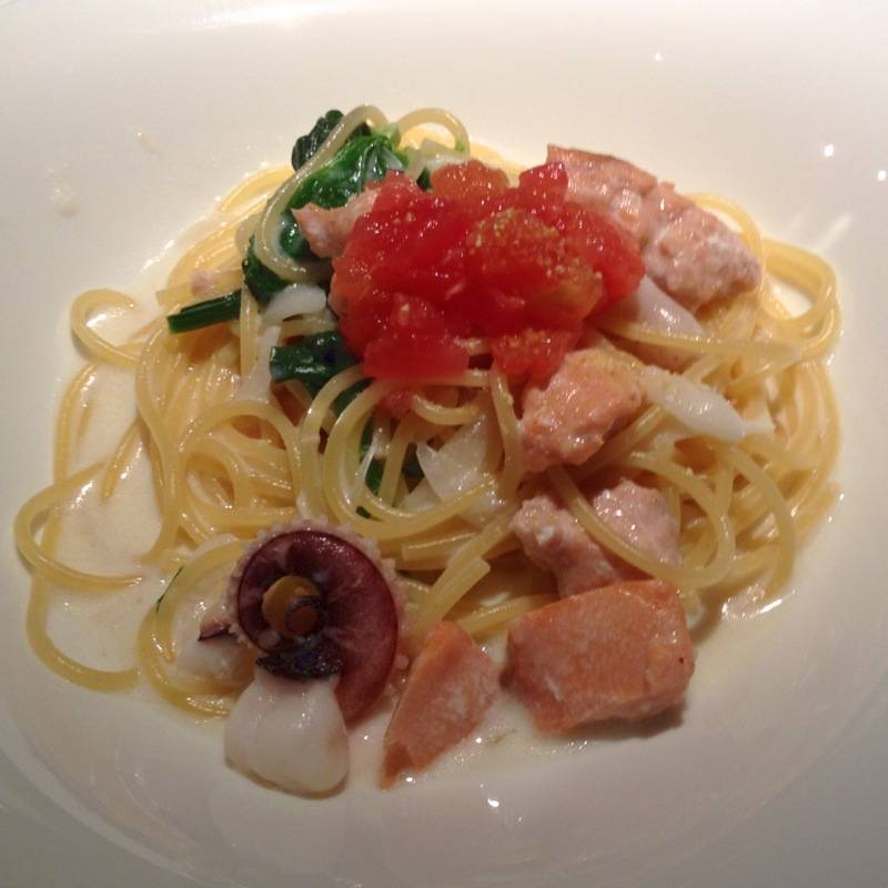 サーモンとヤリイカのクリームパスタ