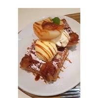 洋ナシとシナモンアップルのワッフル