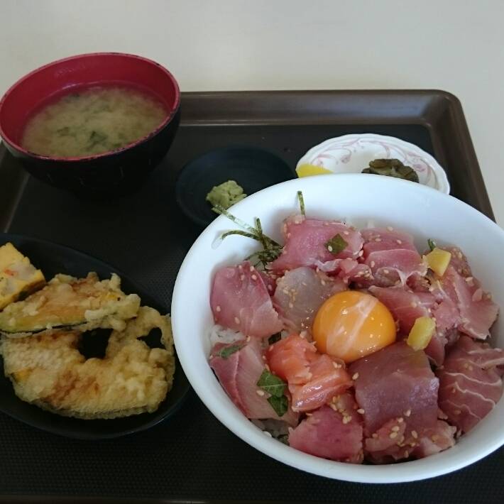 海鮮丼　５５０円