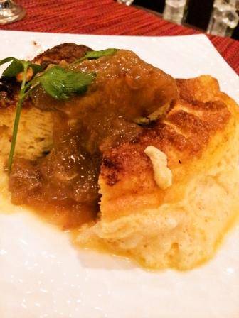 スフレオムレット～焦がし玉ねぎのコンソメソースで～