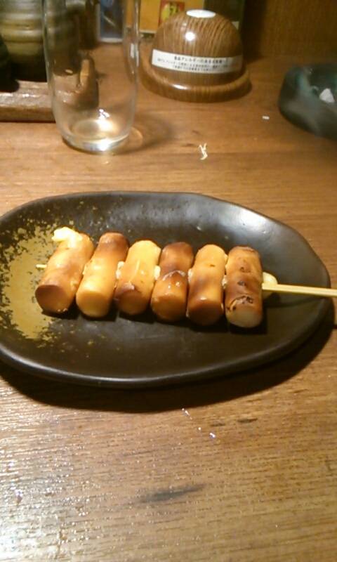 お店で燻製したチーズ串