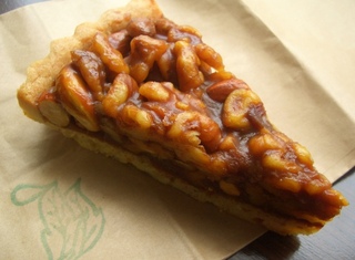 キャラメルとナッツのタルト